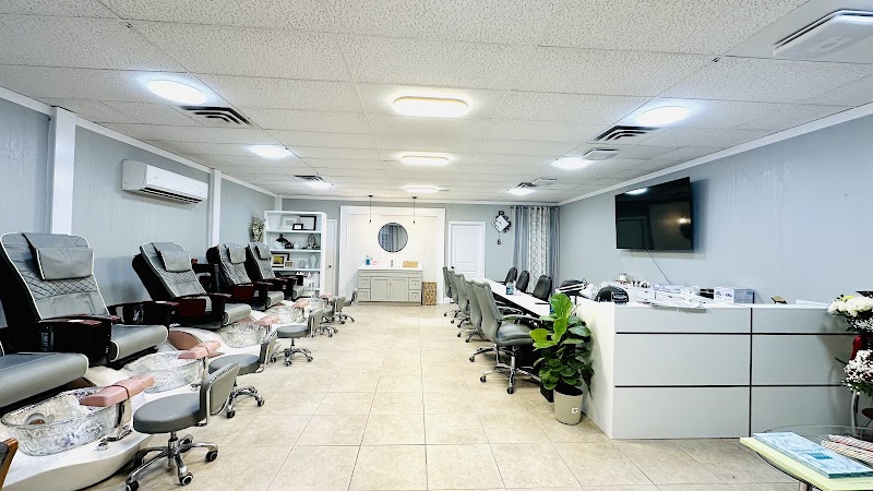 Famous Nails and Spa