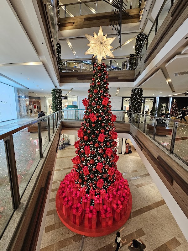 One Bonifacio High Street by Ayala Malls