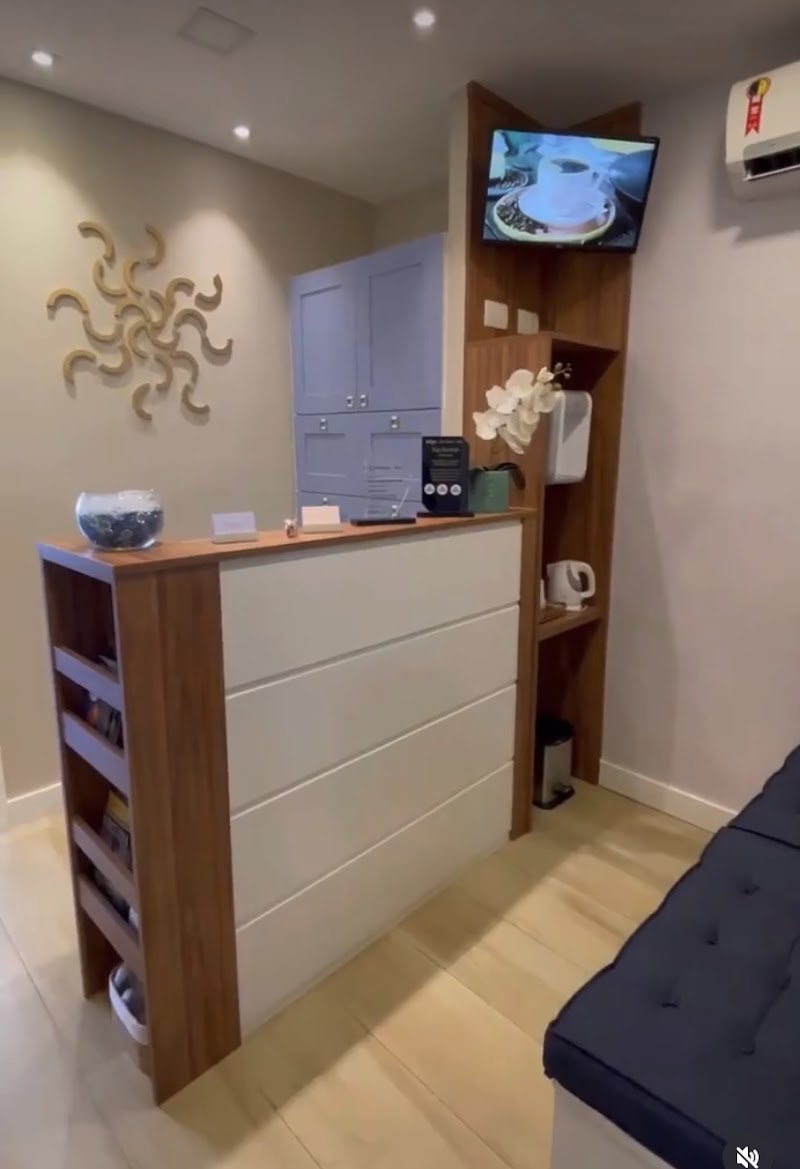 Dra. Glauce Vaz - Implantes e Estética - foto 4