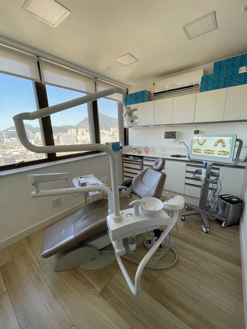 Dra. Glauce Vaz - Implantes e Estética - foto 2