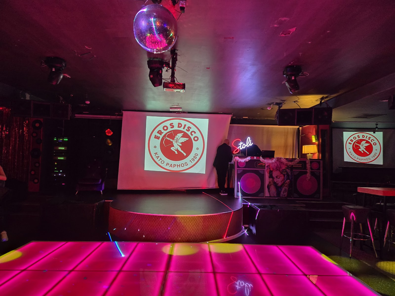 Studio54 Retro Club Paphos mekanı