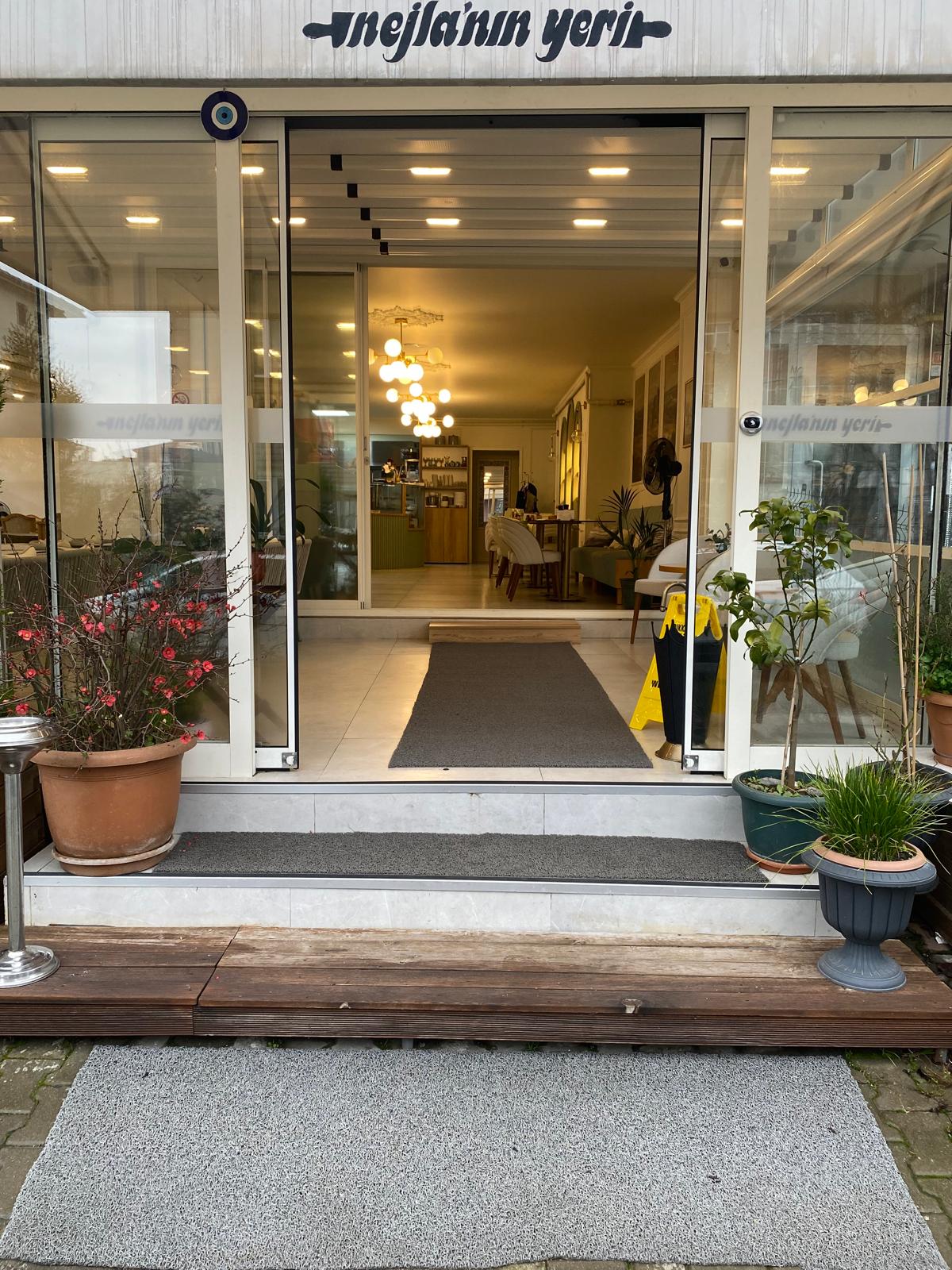 Nejla'nın Yeri Cafe & Restaurant mekanı