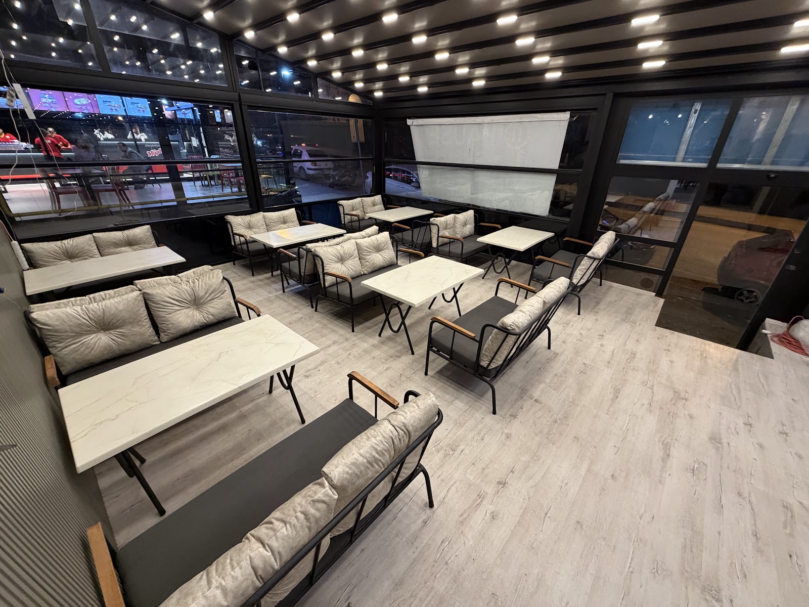 PAUSE CAFE & FOOD HOOKAH LOUNGE mekanı