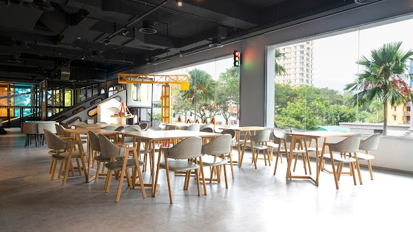 Cocoon+ Kids Cafe - Gurney - Photo 1