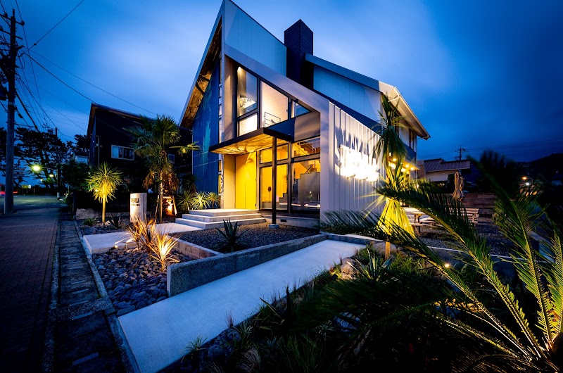 The Villa & Barrel Lounge