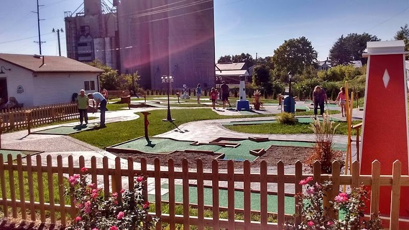 Roselawn Mini Golf and Arcade banner