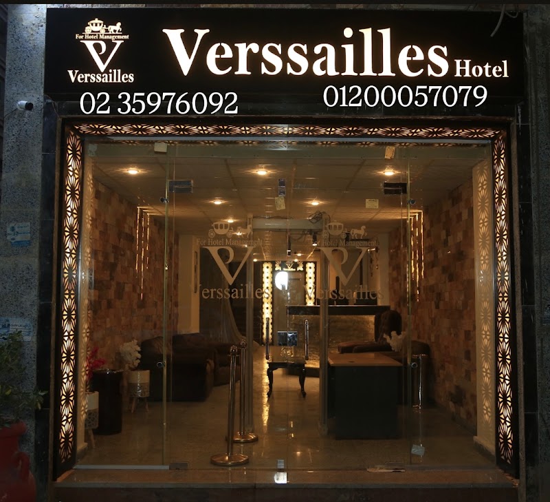 verssailles pyramids hotel