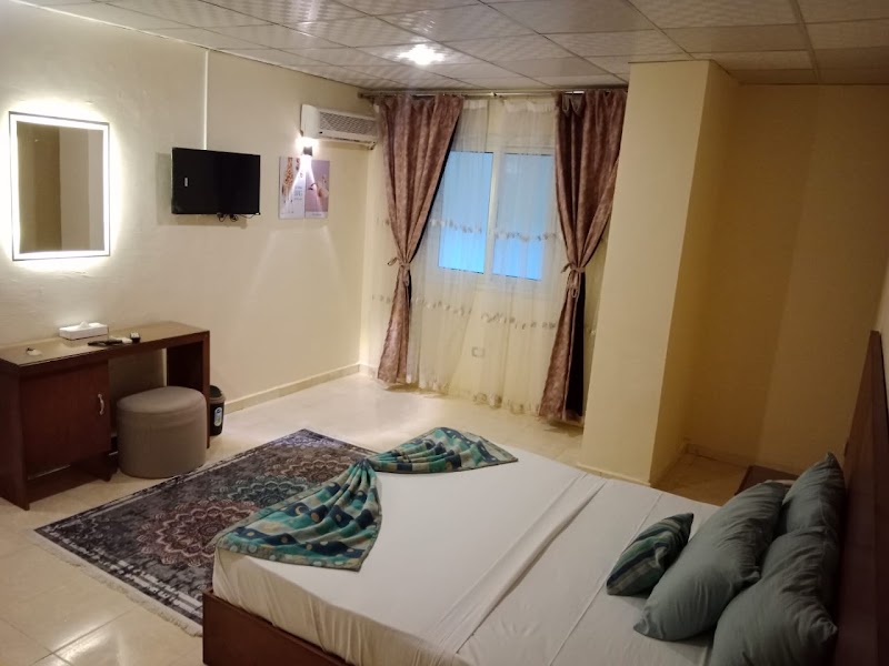 verssailles pyramids hotel photo 2