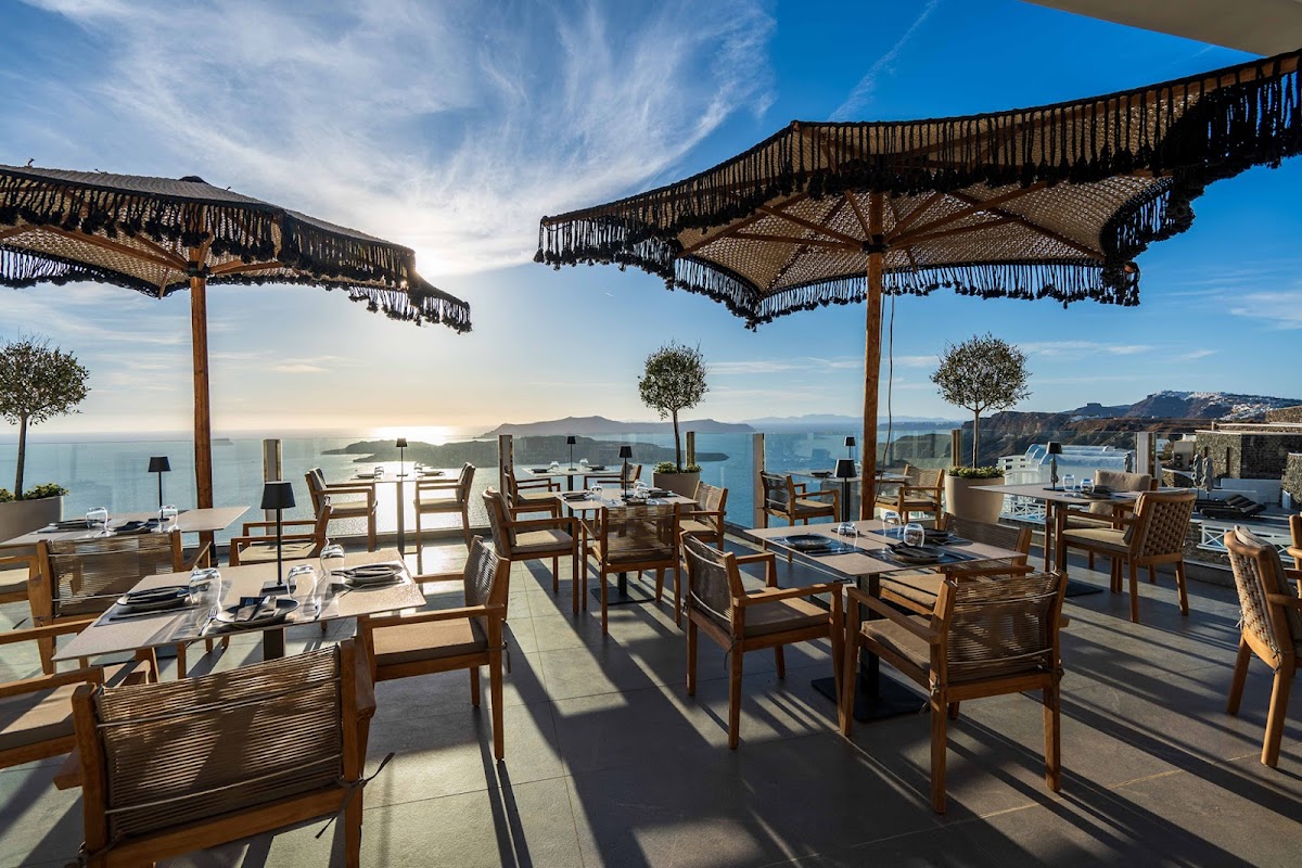 Elia Restaurant & Lounge in santorini