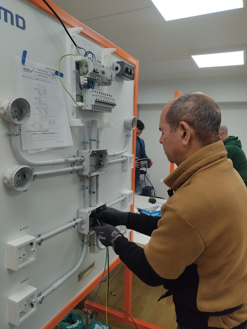 Roquielectric.es photo 1