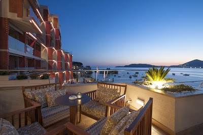 Maestral Resort & Casino