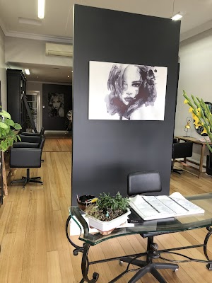 Mops Hairdressing photo 3