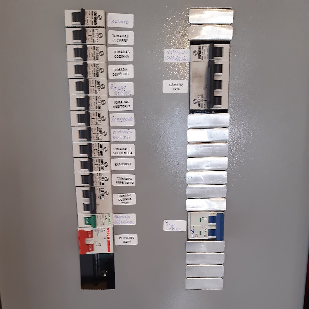 Plural instalações elétricas