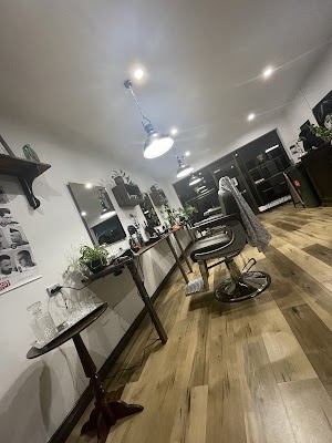 Daniel And The Lions Den Barbers photo 2