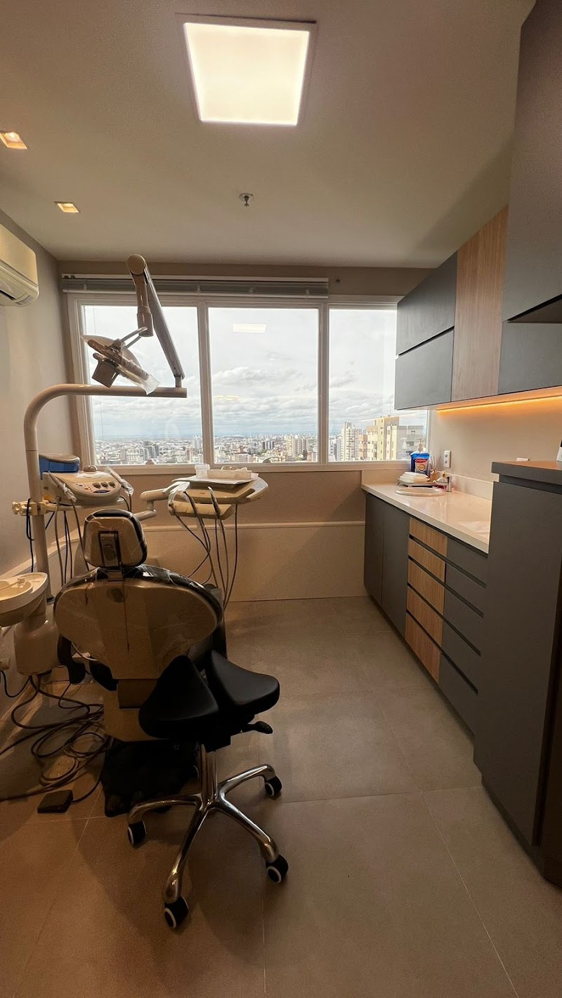 Dra. Patricia Farias - Endodontia e Ortodontia - foto 2