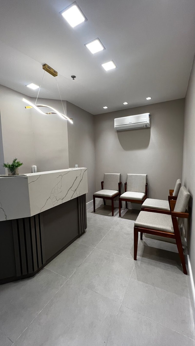 Dra. Patricia Farias - Endodontia e Ortodontia - foto 3