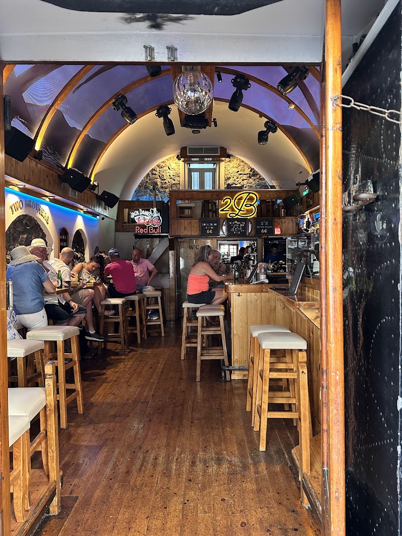 2 Brothers Bar Santorini