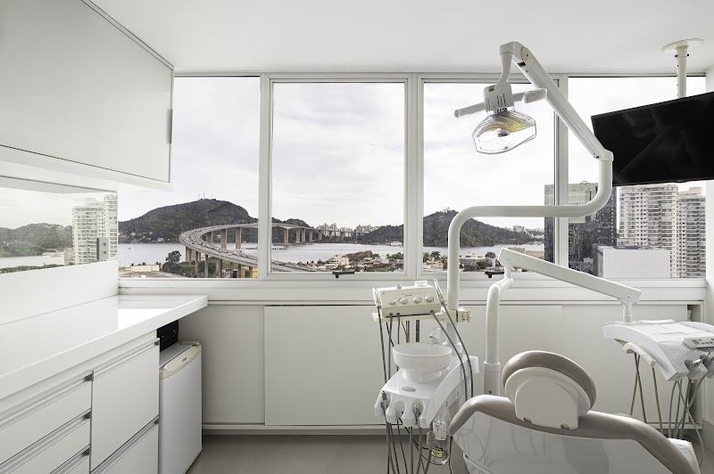 Dra. Letícia Peixoto dentista em Vitória ES - foto 4