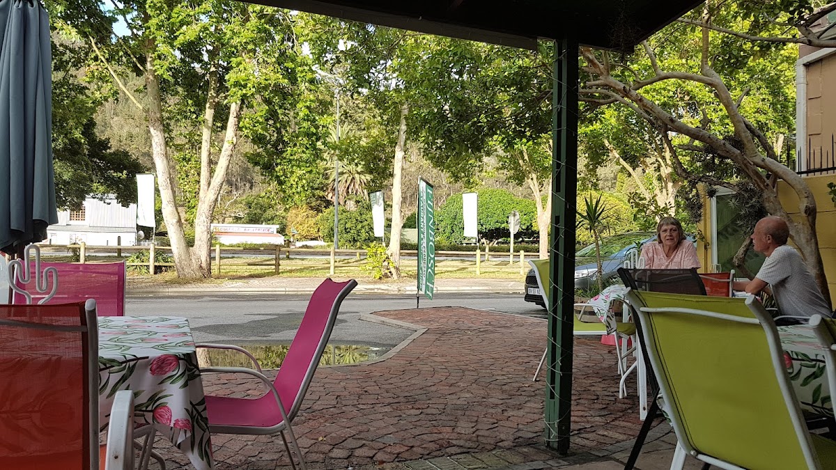 Fijnbosch Coffee Shop Streetside Cafe — photo 3