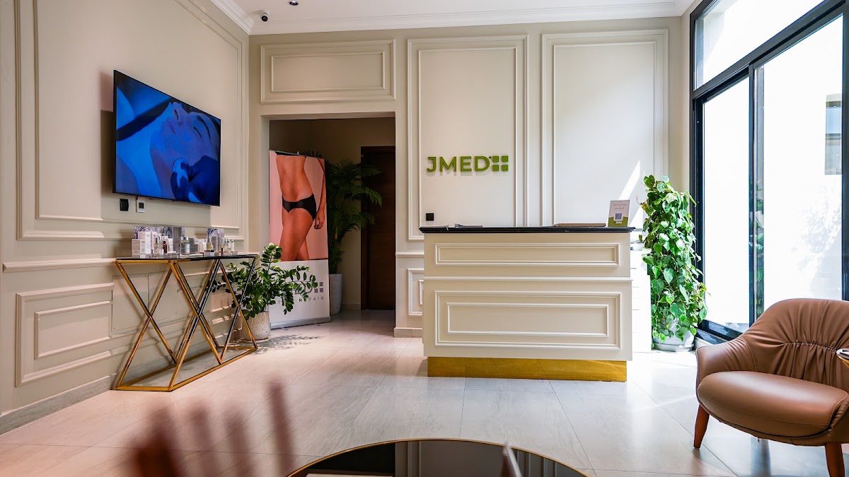 JMED Clinic - Stretch Marks Removal in Dubai | Stretch Mark Treatment | Best Aesthetic Clinic in UAE 3
