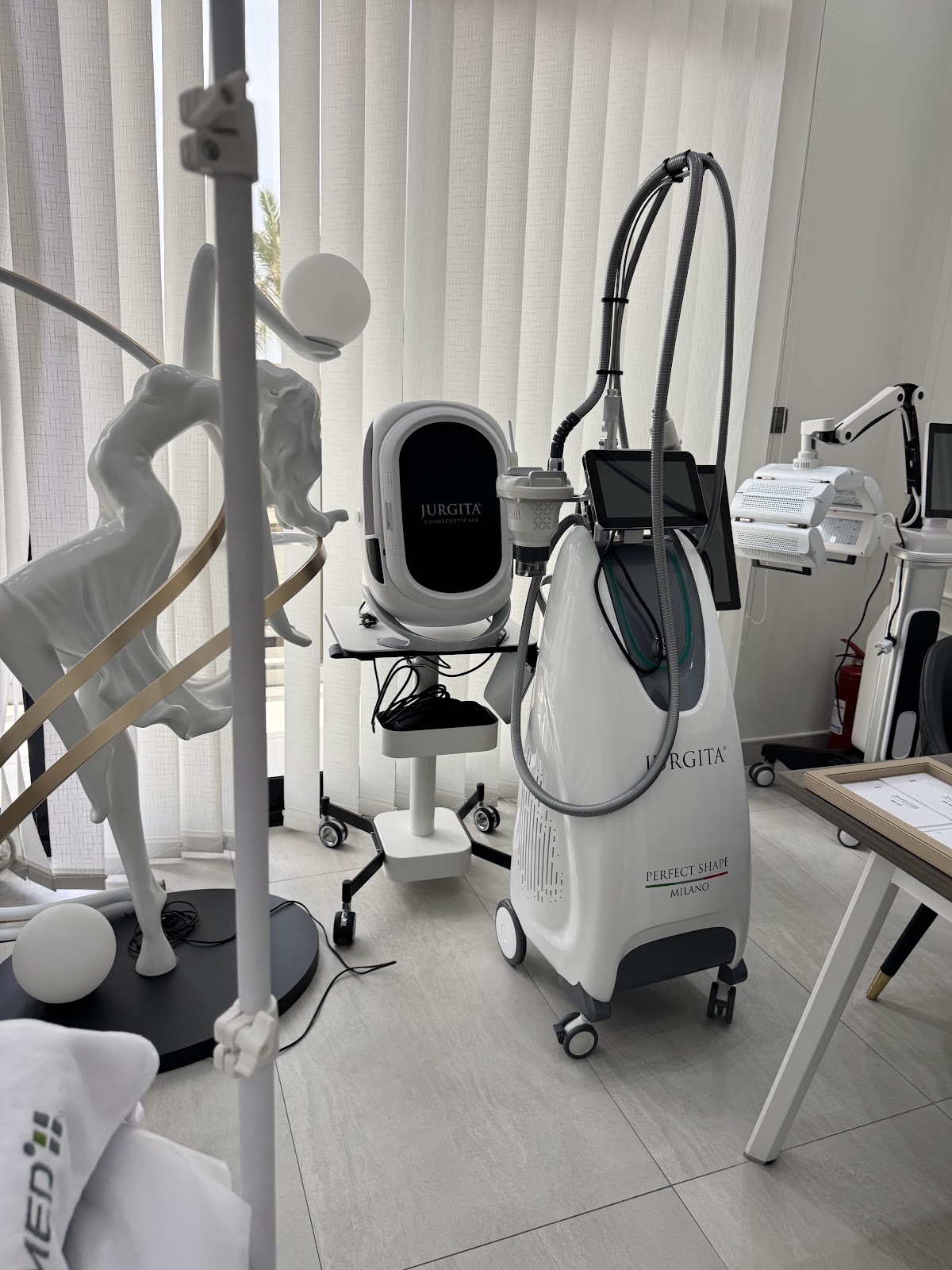 JMED Clinic - Stretch Marks Removal in Dubai | Stretch Mark Treatment | Best Aesthetic Clinic in UAE 4