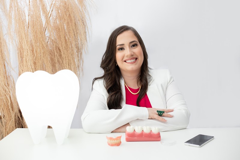 Dra. Mylena M. Schwartz | Dentista Uberlândia