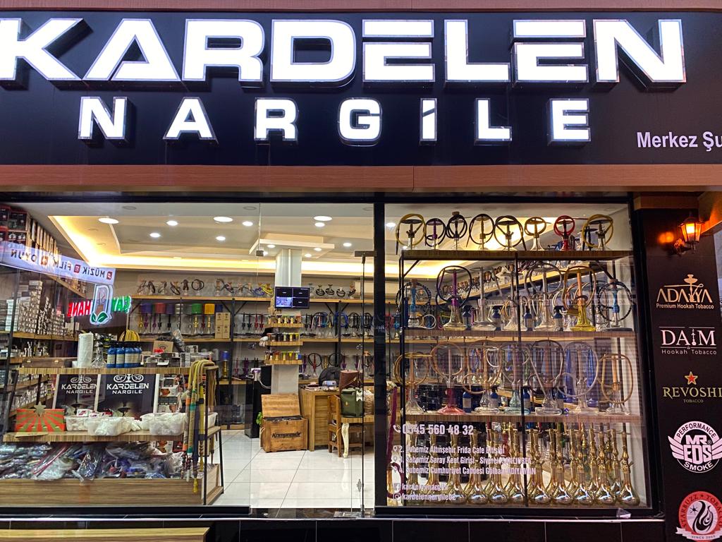 Nargileci mekanı