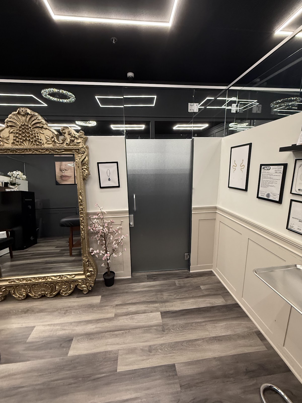 Red Art Tattoo & Piercing Studio tattoo work — photo 2