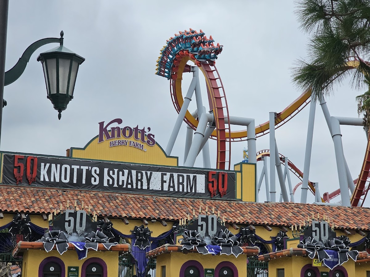 Knott's Berry Farm photo 4