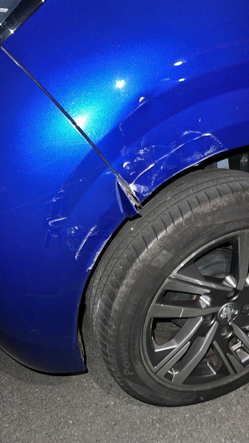 Foto de Lataria e Pintura Estética Automotiva Curitiba