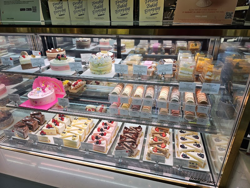 Tous Les Jours Bakery & Cafe - Burke photo 3