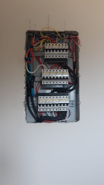 Foto de Help Manutenção Residencial, Faz tudo, Marido de Aluguel, Eletricista, Encanador, Curitiba e Região Metropolitana.