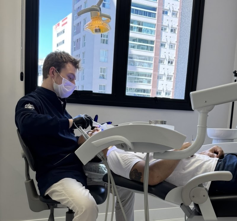 Dr. Jordano Francio | Dentista no Água Verde | Dentista 24h | Dentista em Curitiba - foto 3