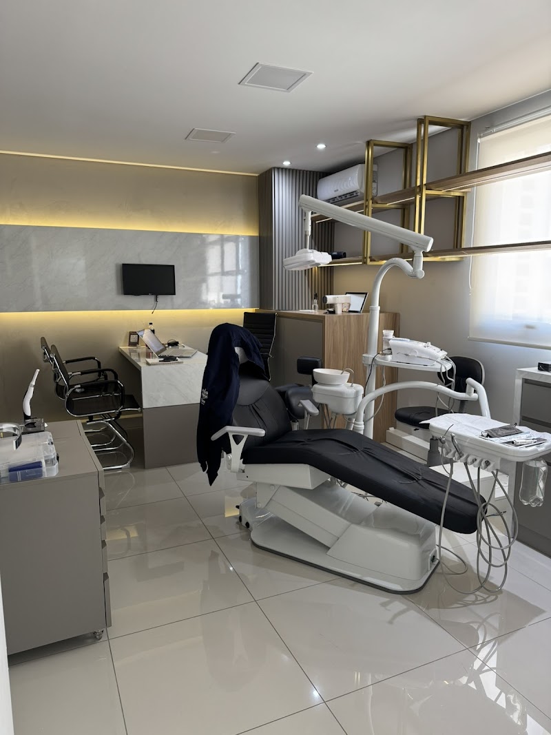 Dr. Jordano Francio | Dentista no Água Verde | Dentista 24h | Dentista em Curitiba