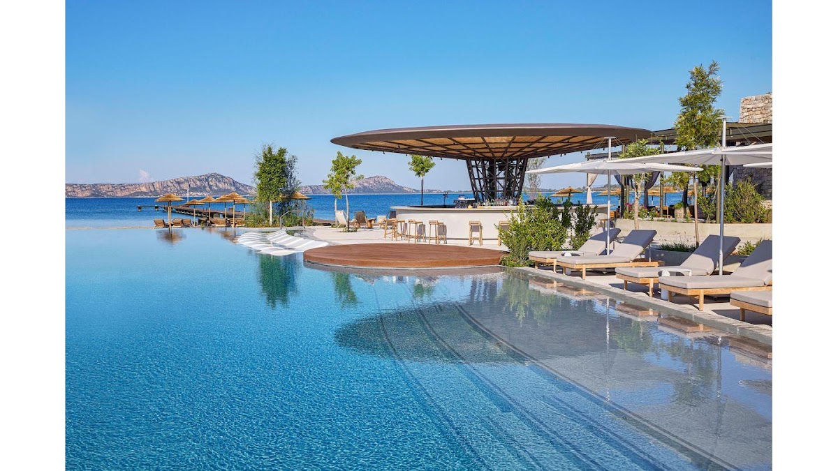 W Costa Navarino, dog-friendly hotel in Costa Navarino