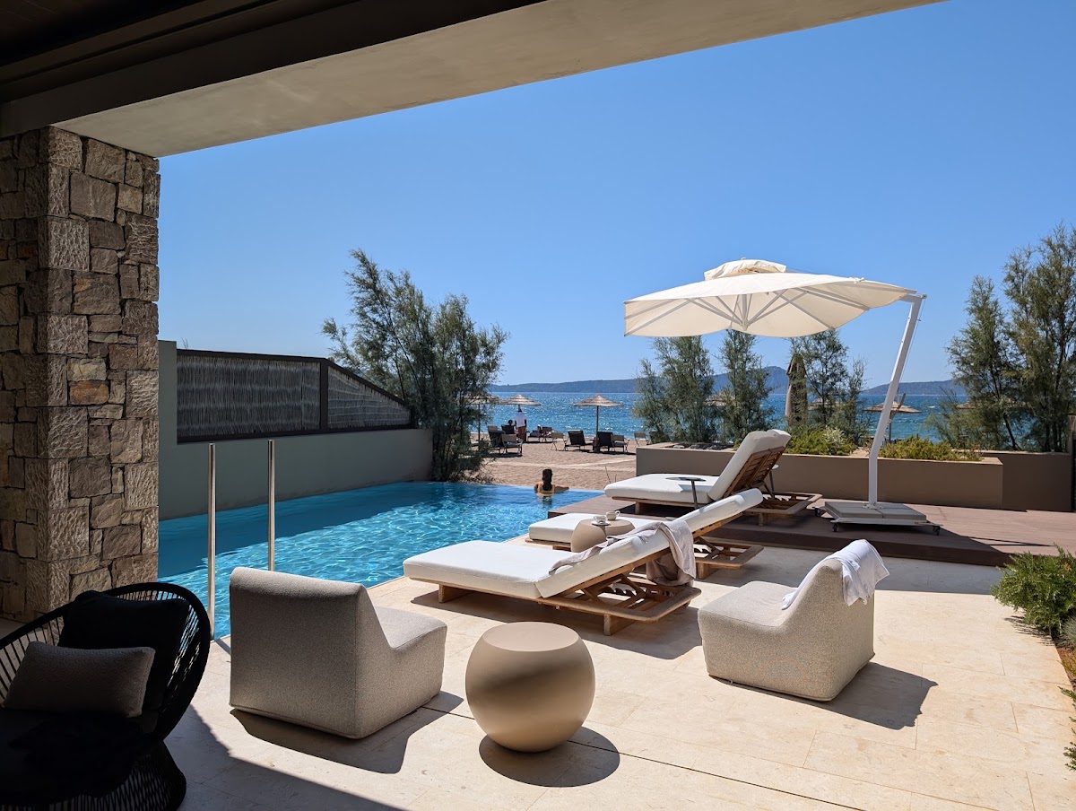 W Costa Navarino, dog-friendly hotel, photo 4
