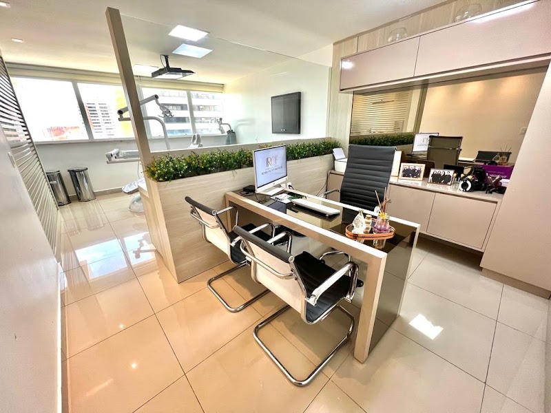 Dra Fernanda Pinheiro, Dentista em Natal.