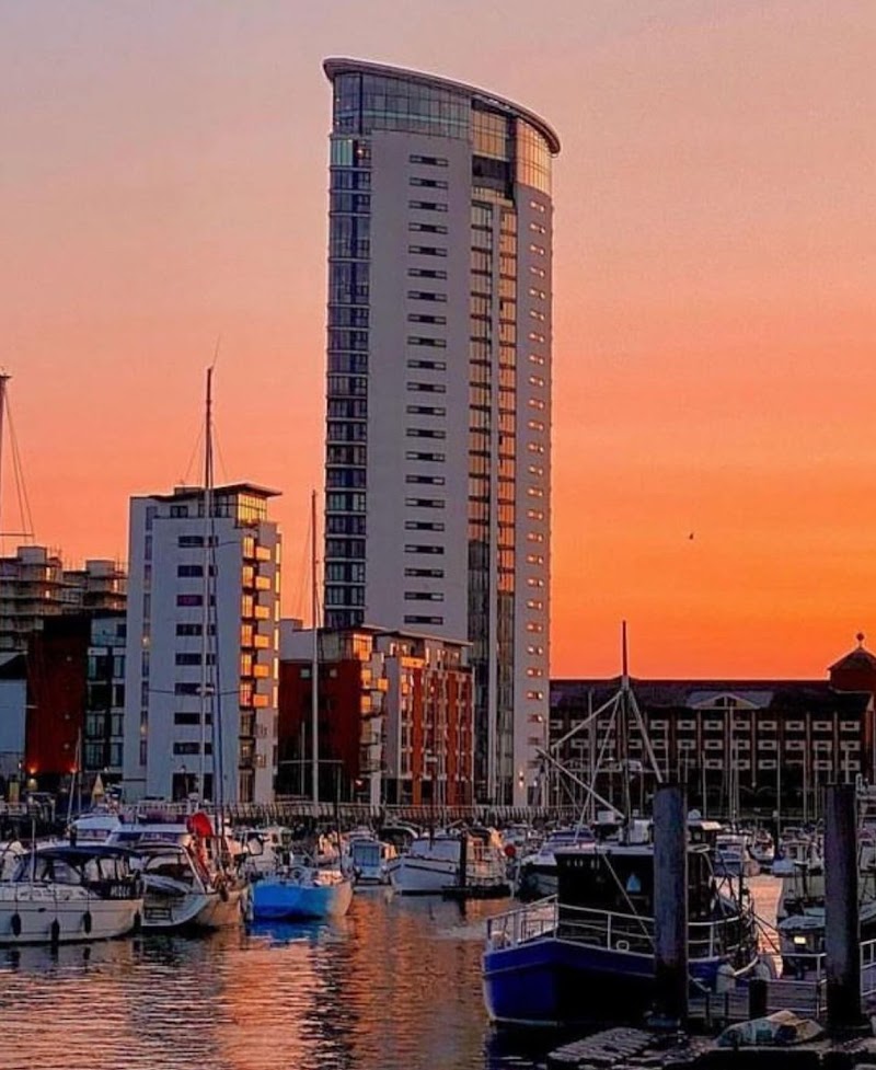 Altitude28 Restaurant & Sky Bar