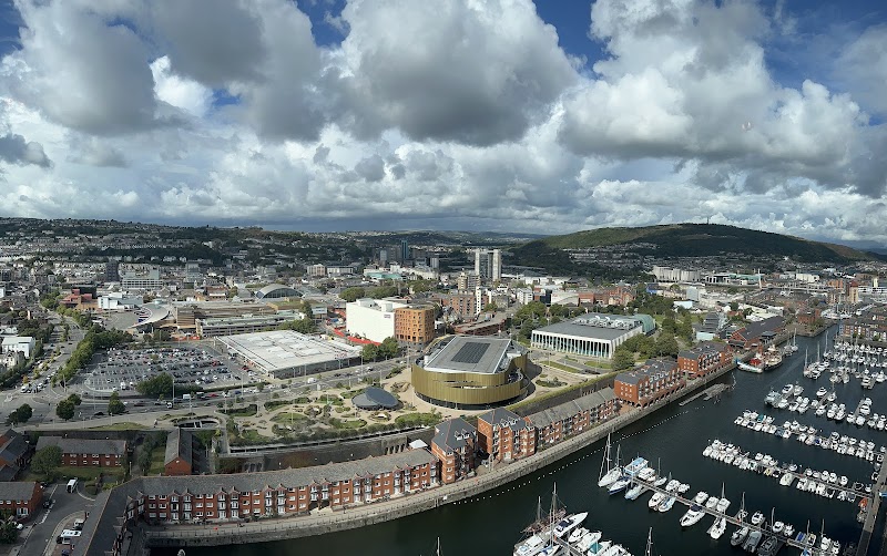 Altitude28 Restaurant & Sky Bar