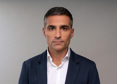 Dr. Eugenio Chouhy - Cirujano Plástico especialista en cirugía mamaria de rápida recuperación.