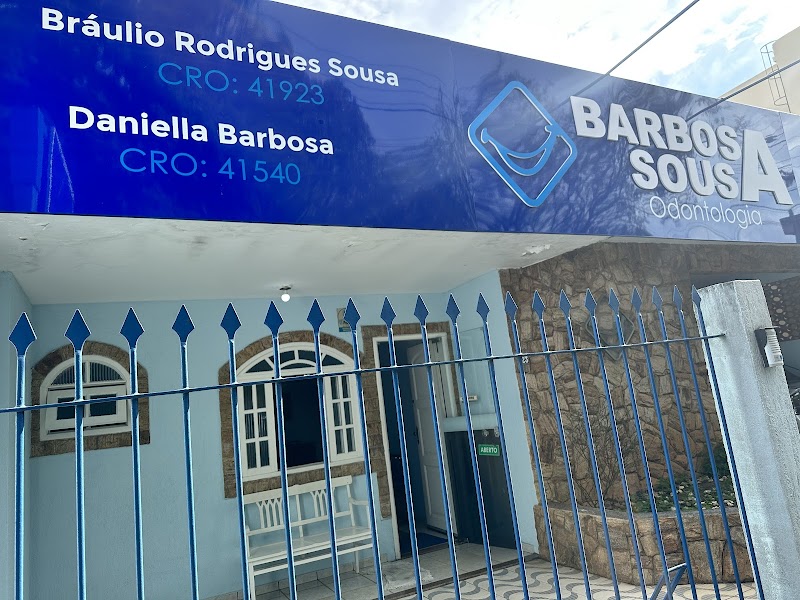 Dra. Daniella Barbosa - Dentista | Clareamento Dental - Clínica Barbosa e Sousa Odontologia