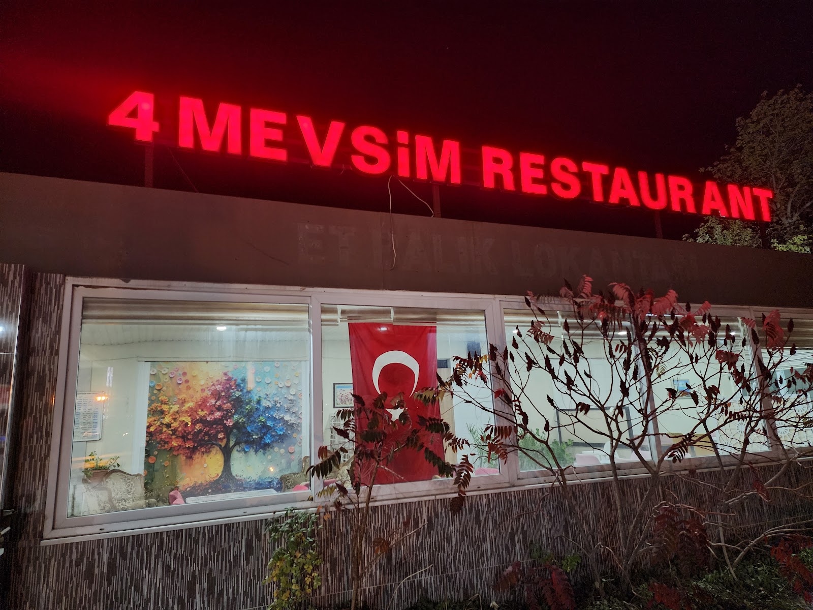 4 Mevsim Et Balık Restaurant mekanı