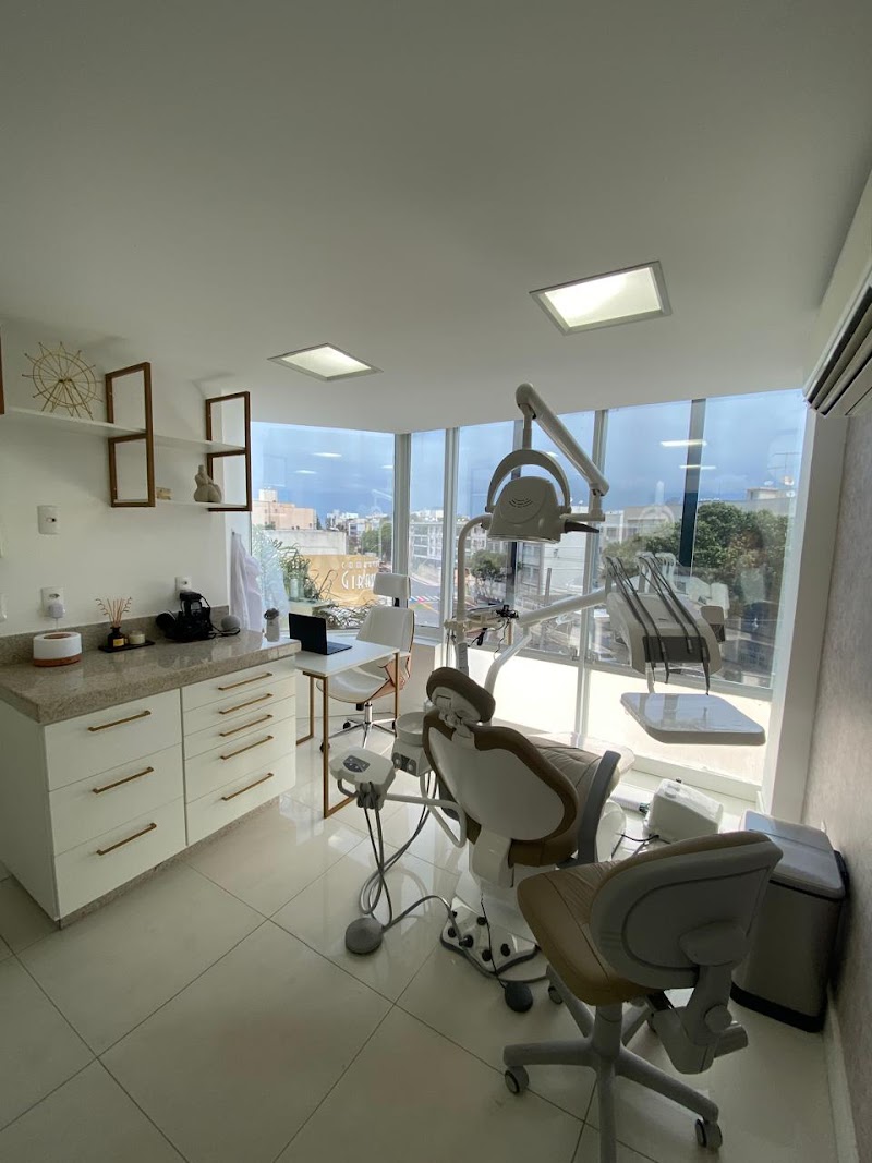 Dra. Kamilla Kunsch - Dentista | Odontologia Estética e Restauradora