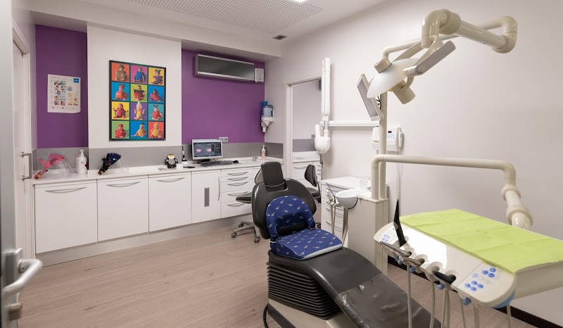 Clínica dental Cardenal Quiroga photo 2