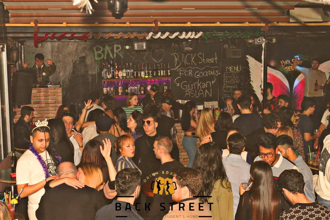 Back Street Club & Rooftop Bar Taksim mekanı