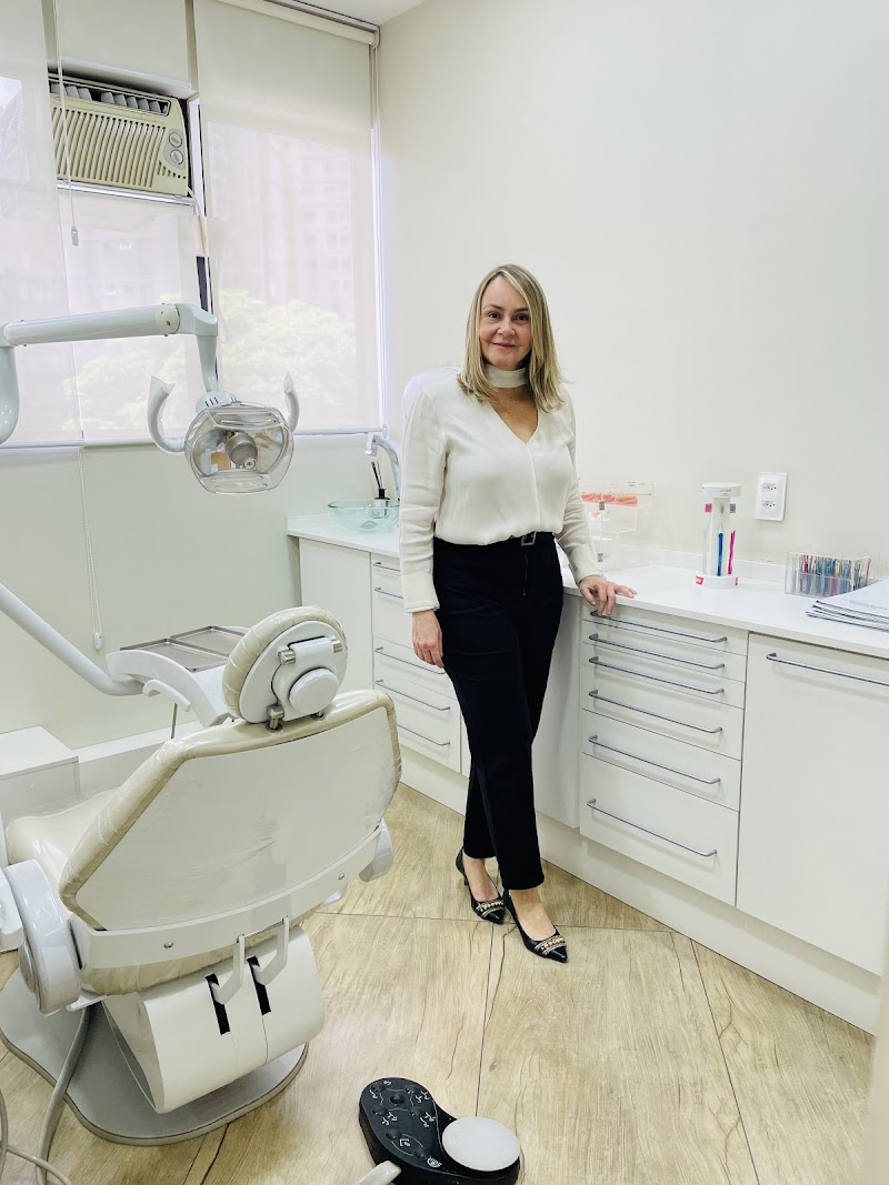 Elisângela Marcondes • Odontologia Especializada • Cirurgiã Dentista - foto 4