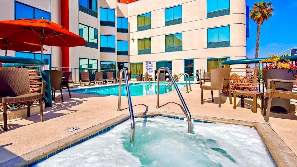 Best Western Plus Suites Hotel - LAX Airport LA Stadium