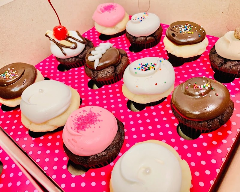 Smallcakes Cupcakery & Creamery Griffin photo 3