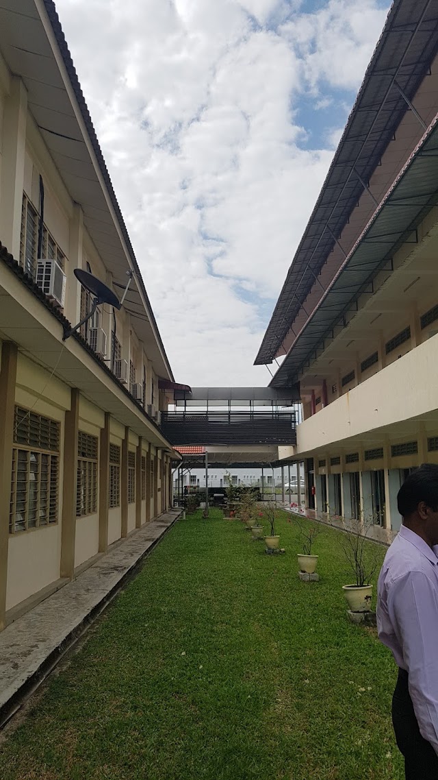 SJK(T) LADANG SENAWANG photo 2