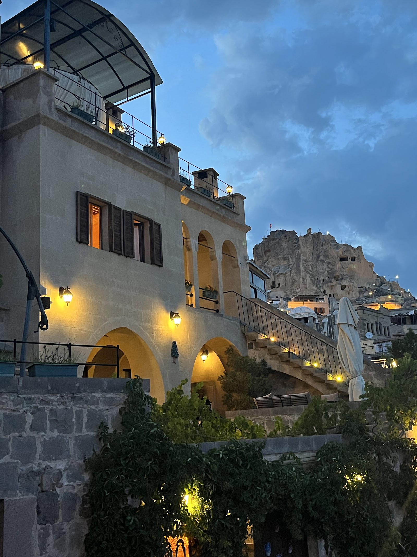 Maya Cave Hotel mekanı
